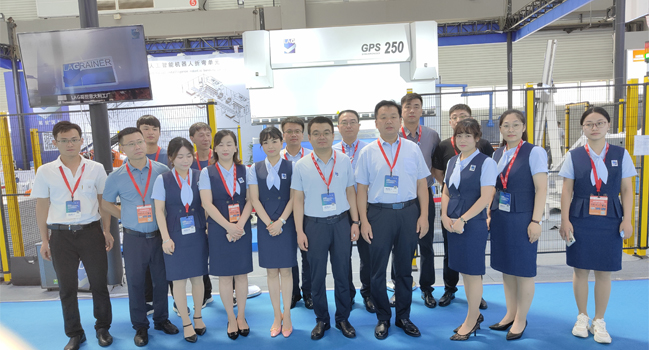 2021第24屆青島國(guó)際機(jī)床展覽會(huì)：LAG葛世?國(guó)際機(jī)械手折彎單元成為現(xiàn)場(chǎng)矚目的焦點(diǎn)！